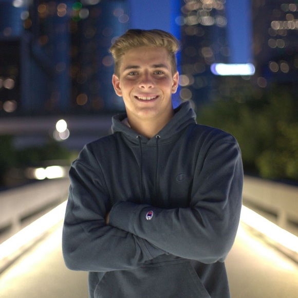 Meet your Posher, Jonas - Picture 1 of 2